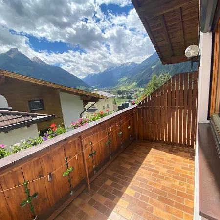Haus Glueck Stubaital Apartmán *
