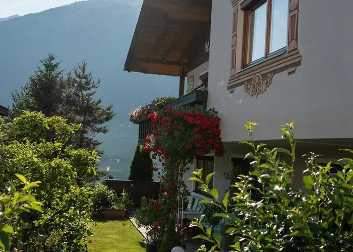 Haus Glueck Stubaital Апартаменты Нойштифт-им-Штубайталь